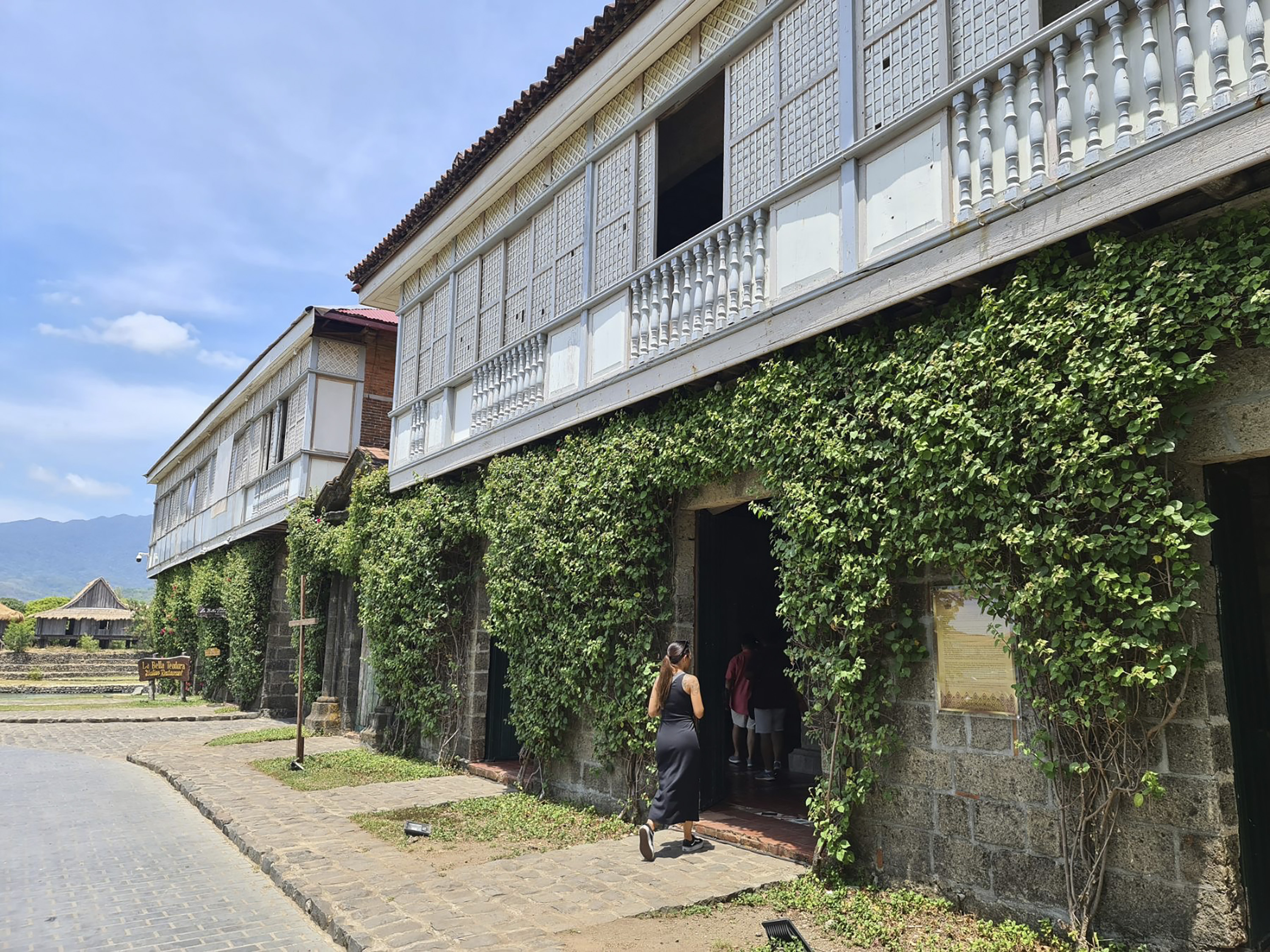 Americans explore roots in Philippines - Vimarsana News