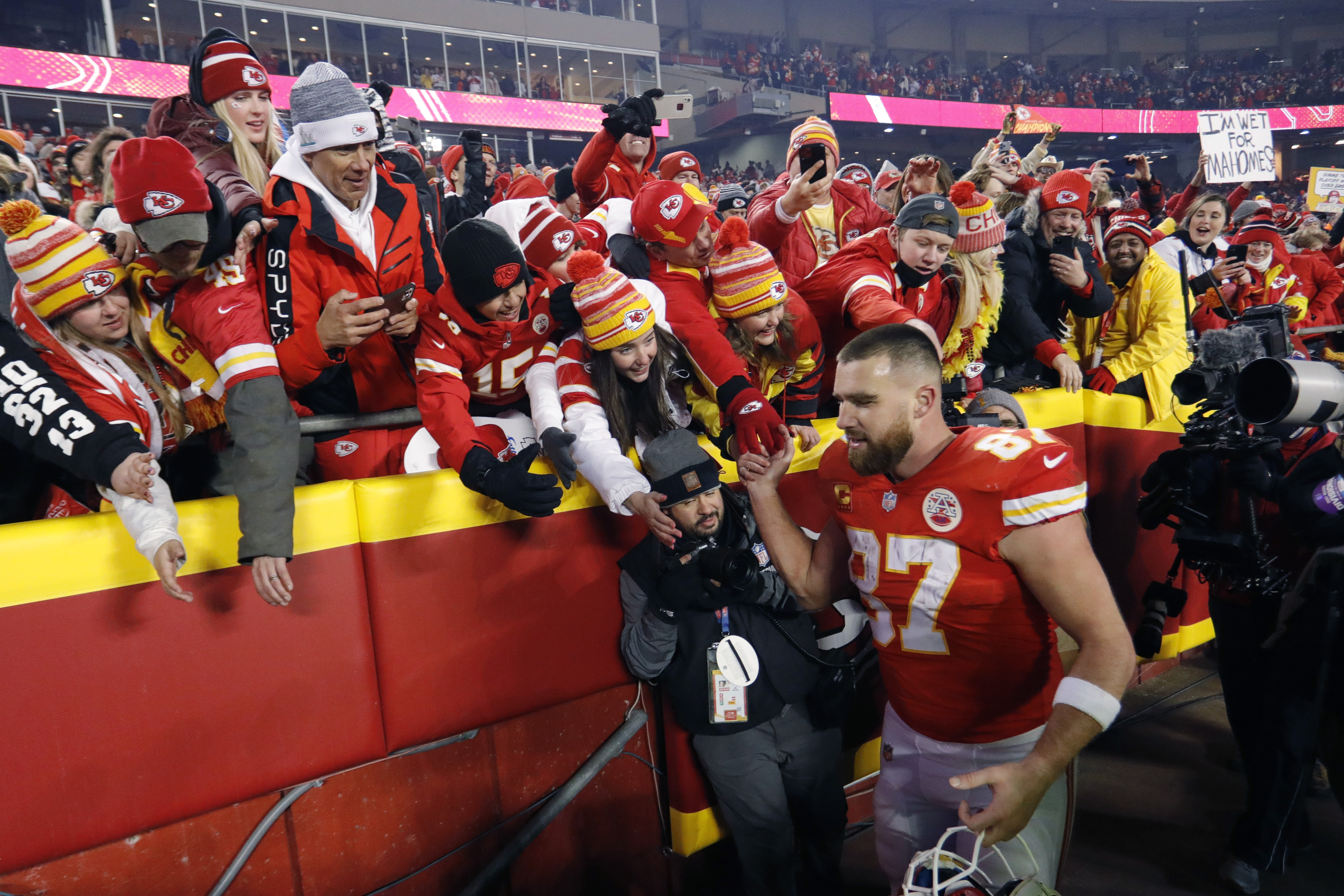 The Story Behind Donna Kelce's Split Jersey: Jason and Travis' Mom Takes  Center Stage