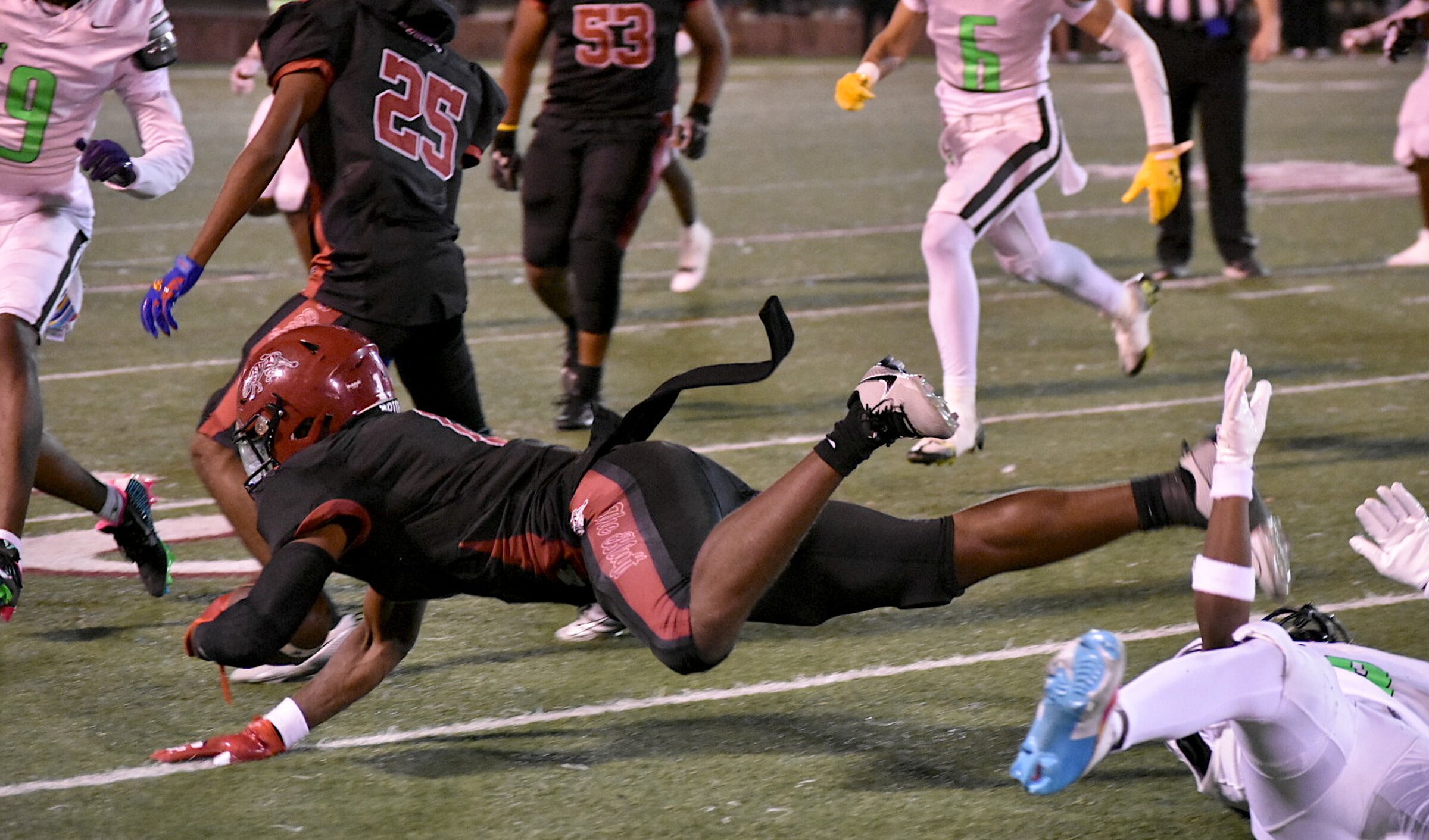 Gaytan nails winning field goal in OT - Vimarsana News