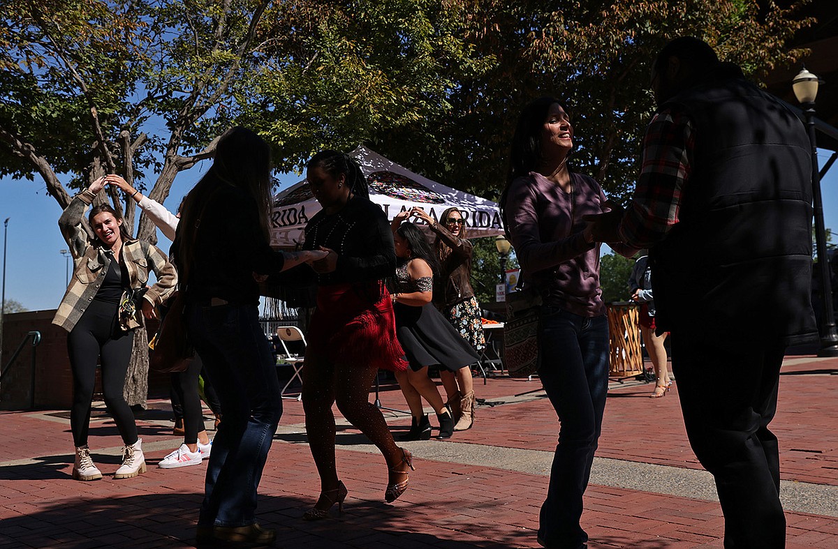 Hispanic music, art and dance on display at downtown Little Rock ...