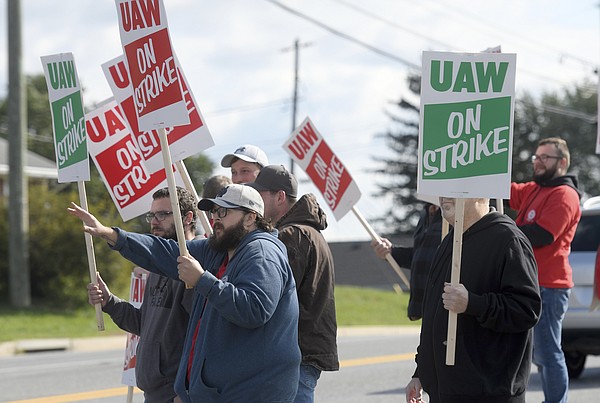 Mack Trucks workers reject contract