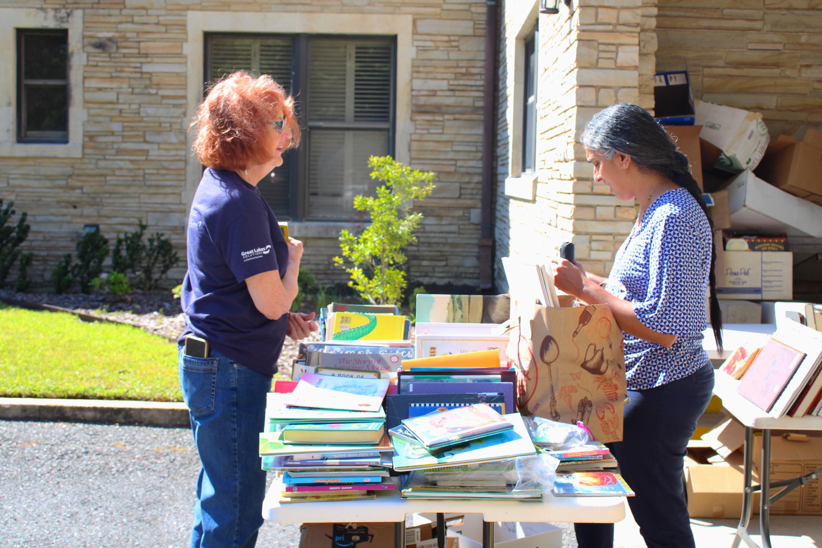 PHOTOS: Friends of Barton Library begin fall book sale - Vimarsana News