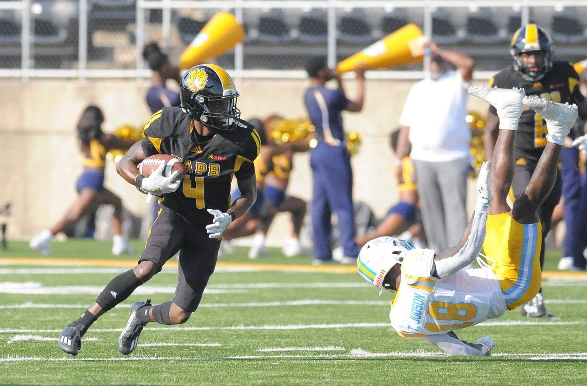 Lions looking for win at Mississippi Valley