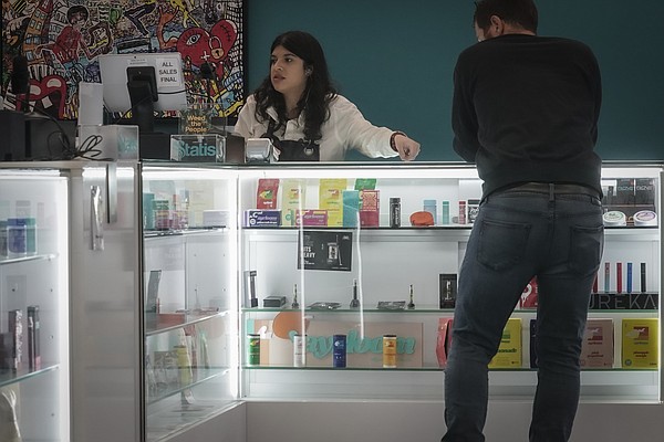N.Y.'s legal pot plans slow to grow - Vimarsana News