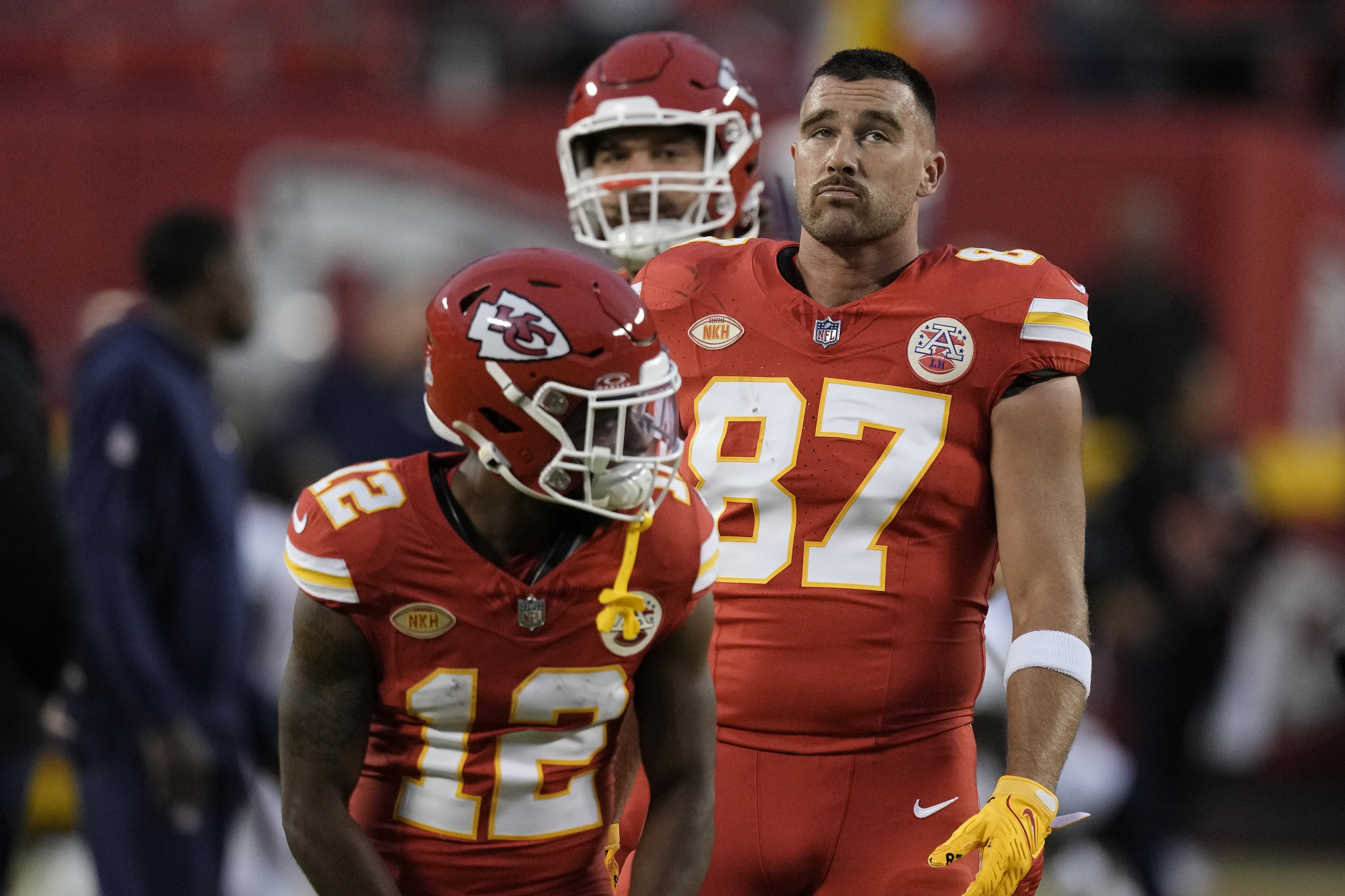 Patrick Mahomes throws TD pass of the season, a no-look toss in Chiefs at  Broncos