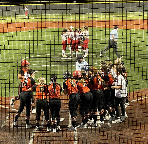 Abbott goes yard as New Bloomfield softball advances to district semifinals - Vimarsana News