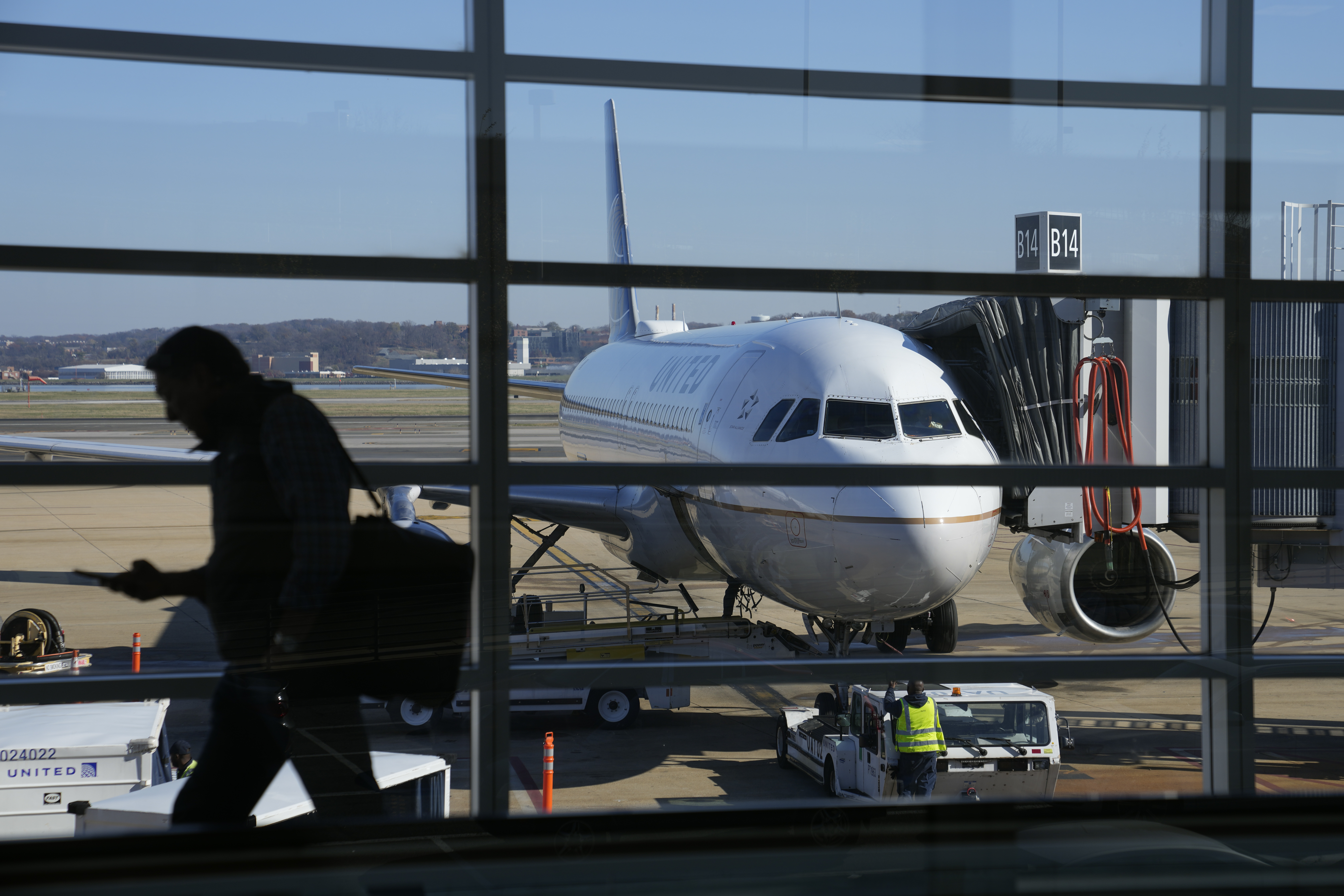 Passengers with window seats board first in United Airlines' new plan - Vimarsana News