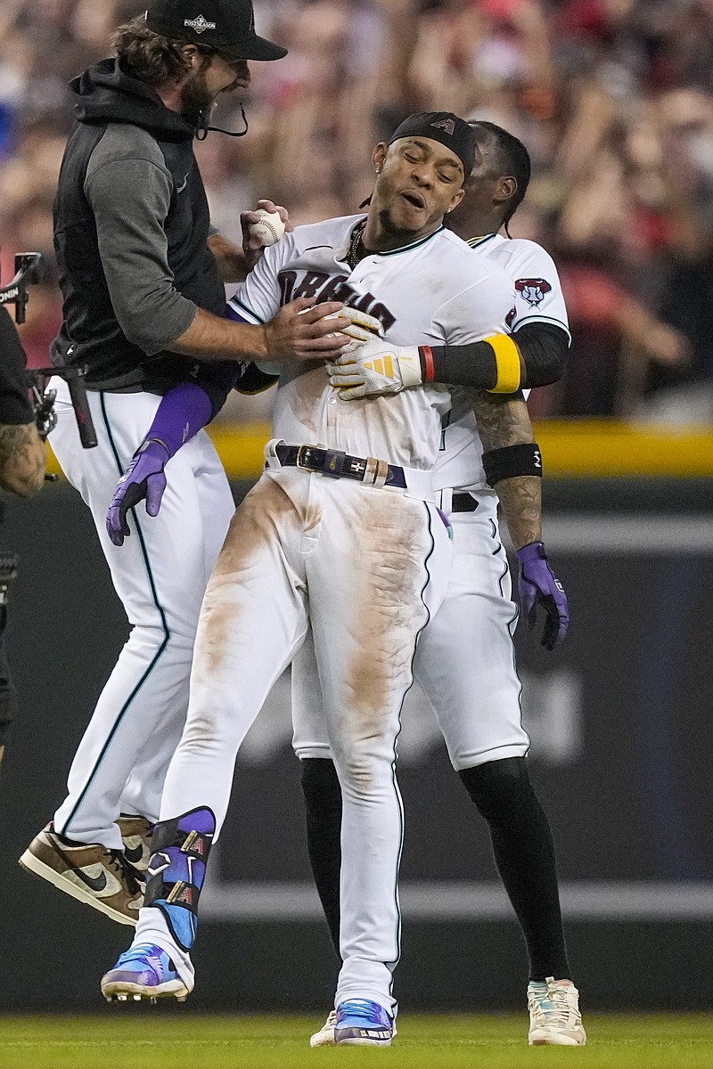 Marte wraps 3-hit day with walk-off