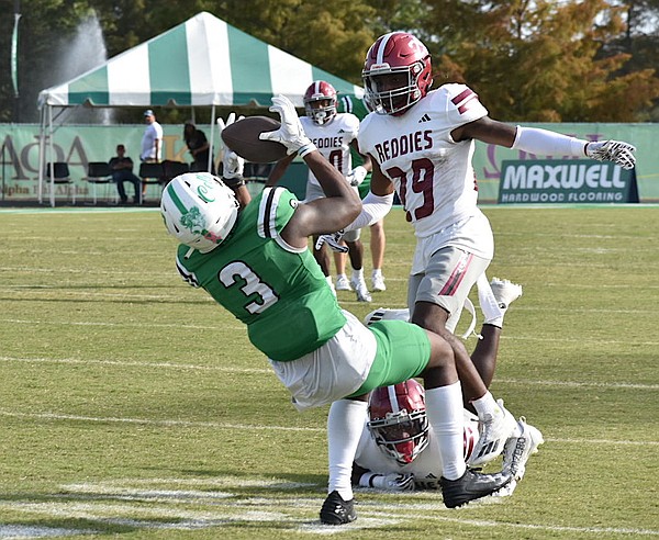 Edwards, Reddies pass Weevils, 42-14 - Vimarsana News