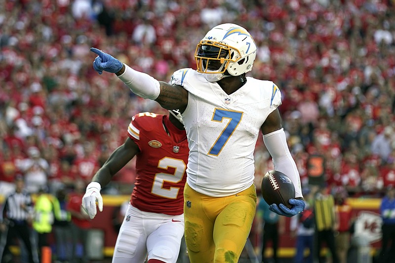 Kansas City Chiefs to wear white-on-white uniforms against the LA