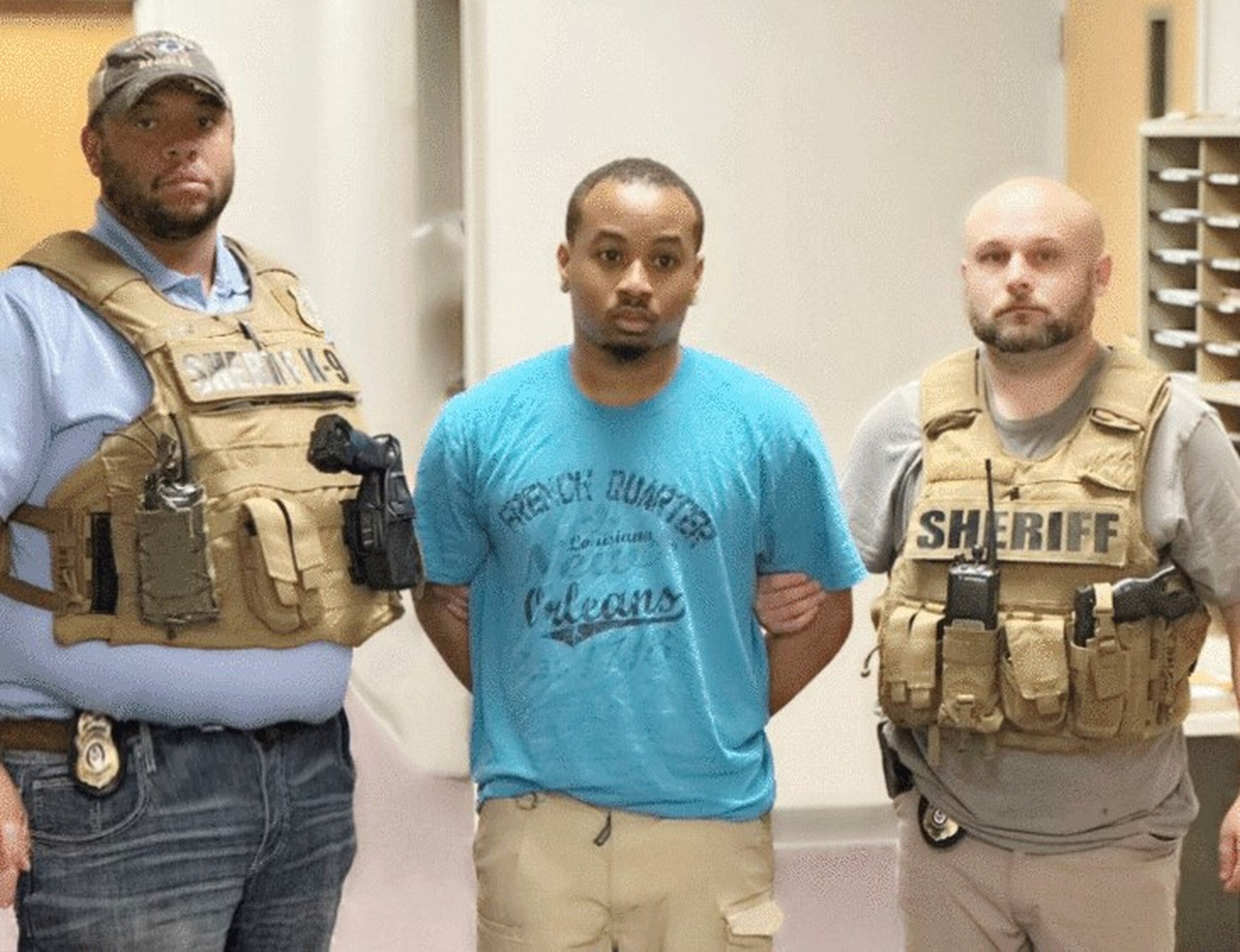 Jefferson County jailer accused of smuggling drugs