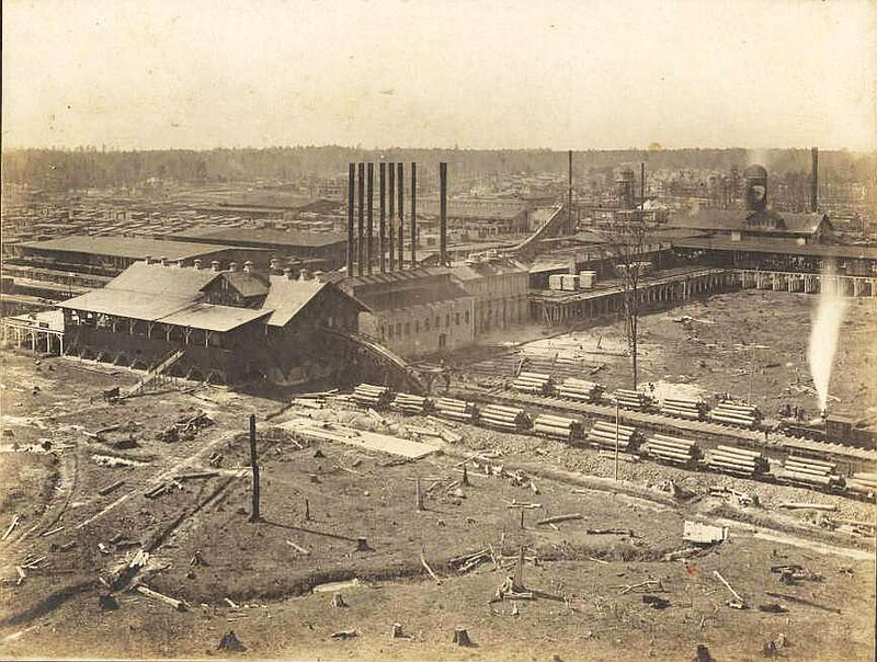 Birds-eye view of the Union Saw Mill in Huttig (Union County); circa 1907–1912
(Courtesy of the Butler Center for Arkansas Studies, Central Arkansas Library System)