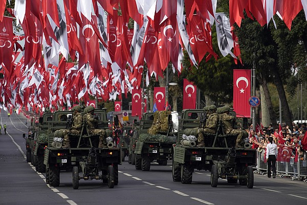 Türkiye Cumhuriyetin kuruluşunun yüzüncü yılını kutluyor