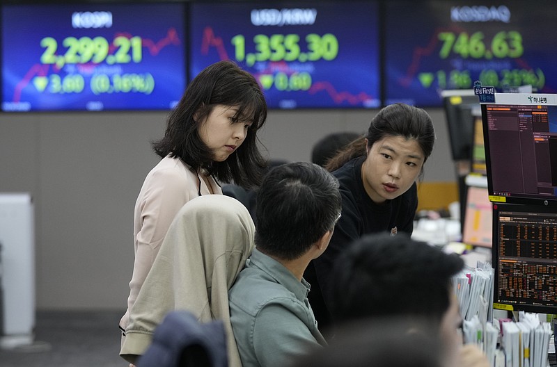 Currency traders work at the foreign exchange dealing room of the KEB Hana Bank headquarters in Seoul, South Korea, Monday, Oct. 30, 2023. Asian shares were mostly lower on Monday ahead of a Federal Reserve decision this week on interest rates.  (AP Photo/Ahn Young-joon)