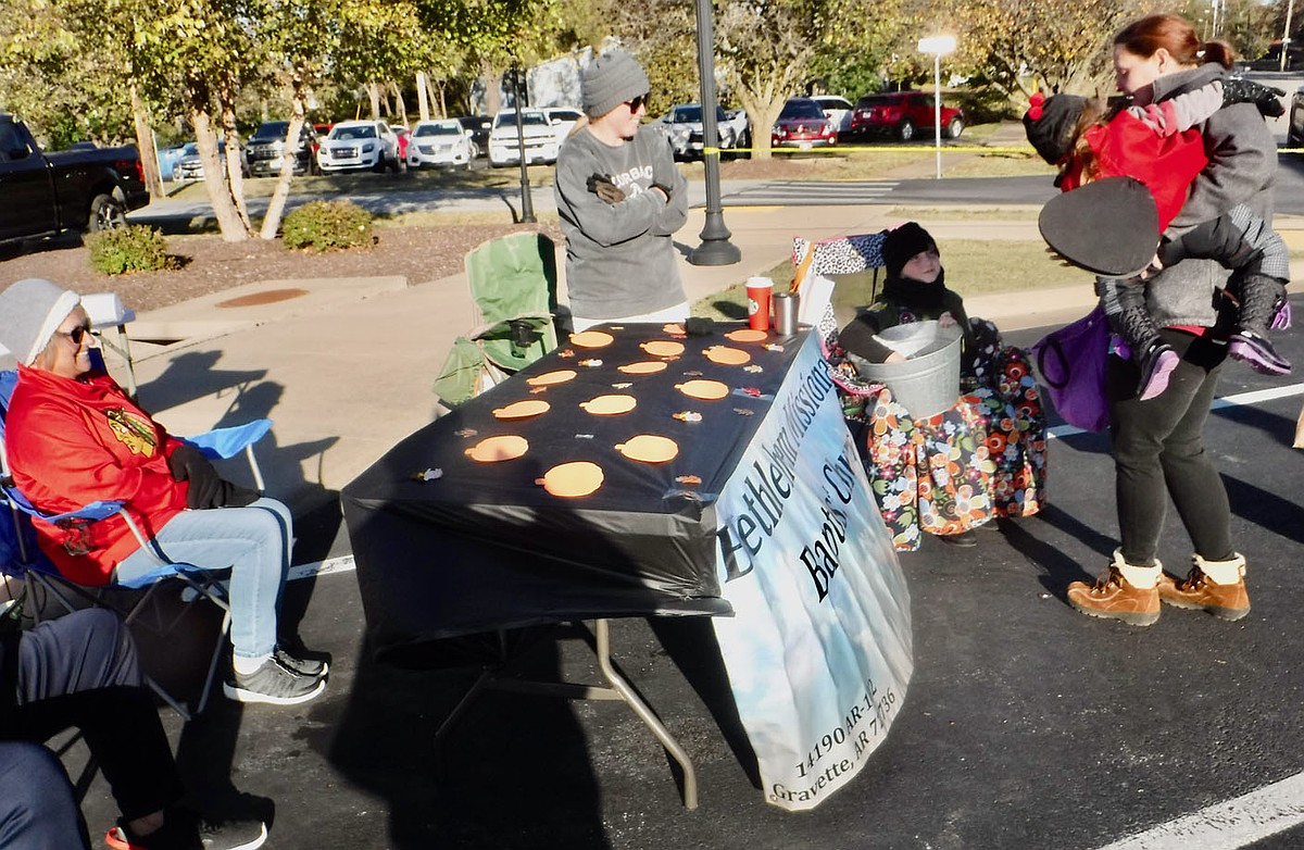 Gravette celebrates Halloween with Trick or Treat on Main | Westside ...
