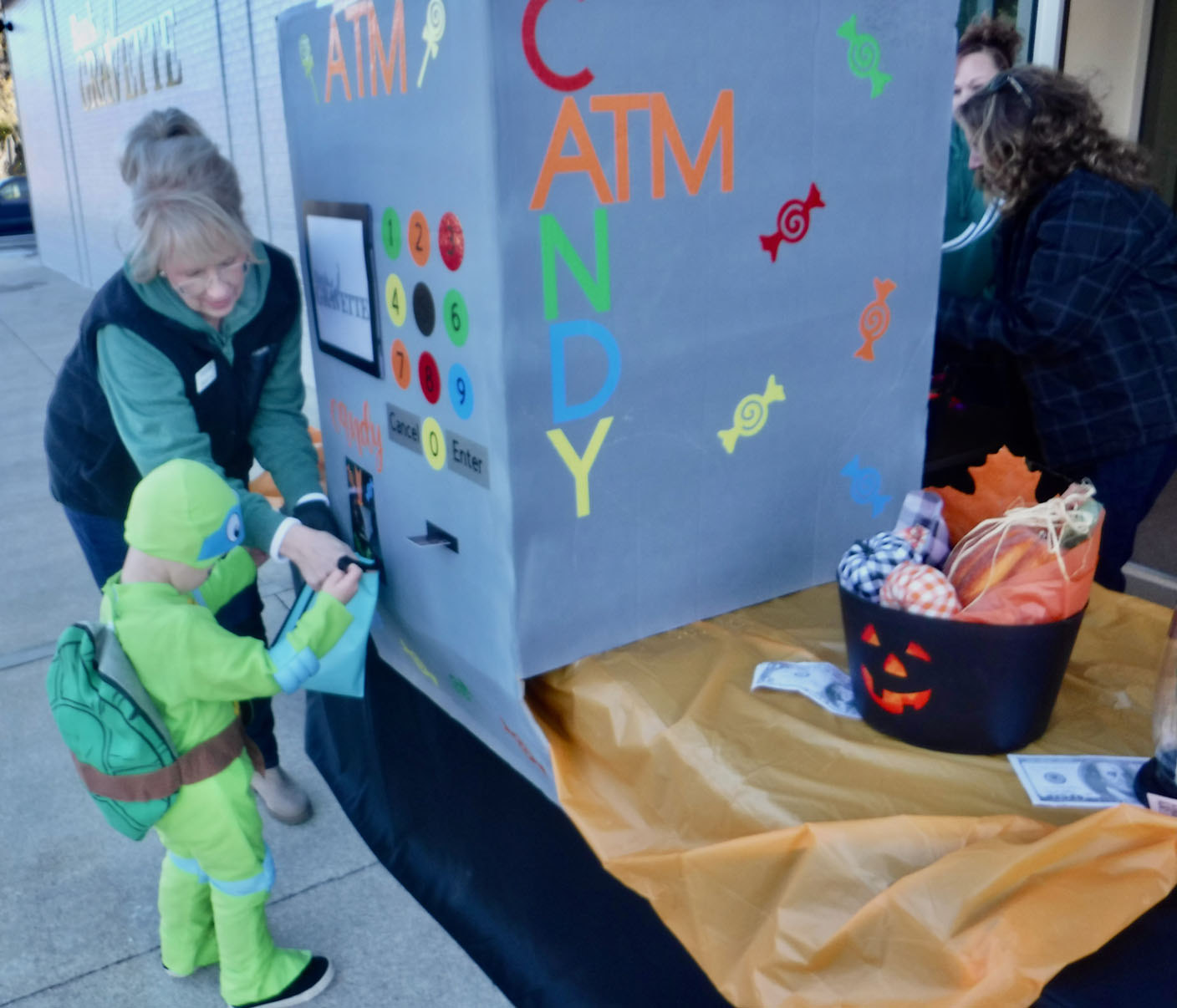 Gravette celebrates Halloween with Trick or Treat on Main | Westside ...