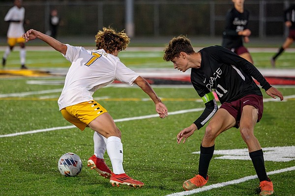 Winning its first district title in three years, Fulton shuts out Osage - Vimarsana News