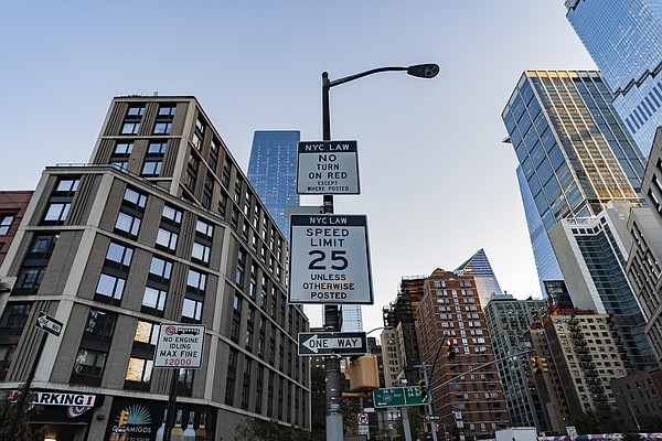 Putting brakes on right on red debated in US