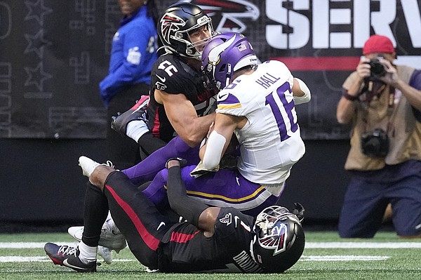 Newly acquired Dobbs rallies Vikings - Vimarsana News