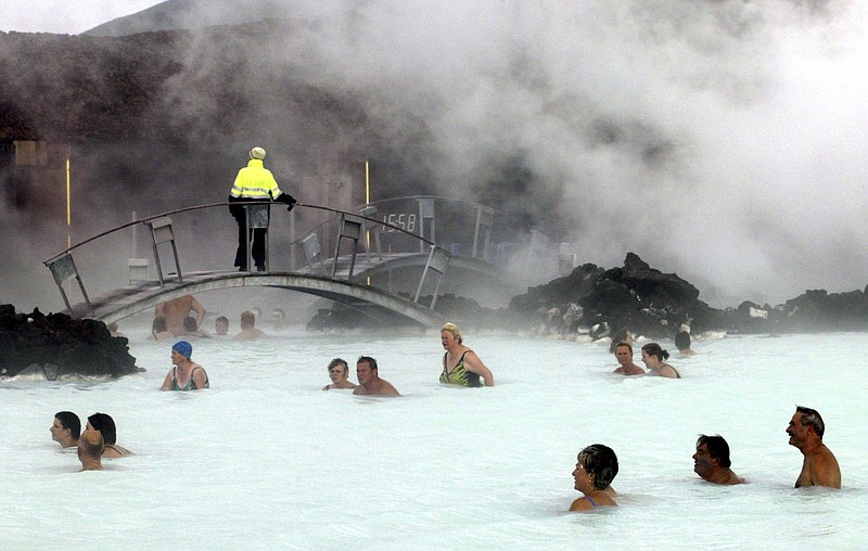 Iceland s Blue Lagoon spa closes temporarily as earthquakes put