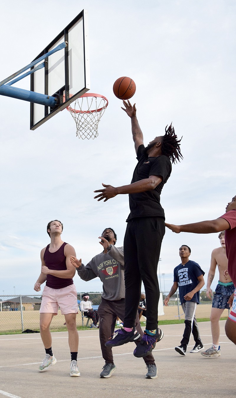 PHOTO Hoops at Wallace Texarkana Gazette