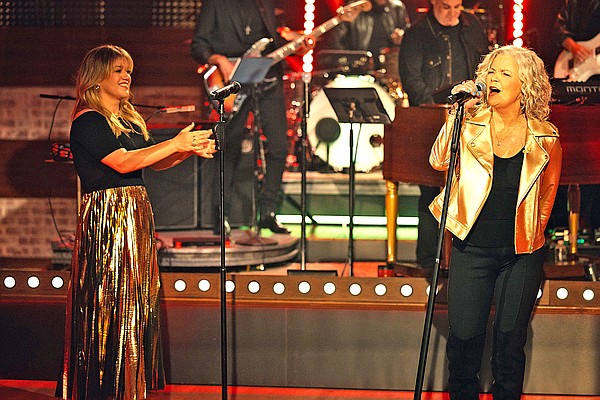 Fort Smith educator performs on Kelly Clarkson show after viral video | Northwest Arkansas Democrat-Gazette - Vimarsana News