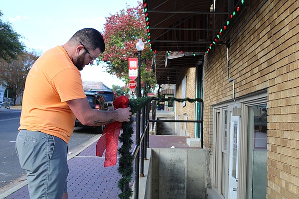 PHOTO: Downtown Holiding Lighting prep - Vimarsana News