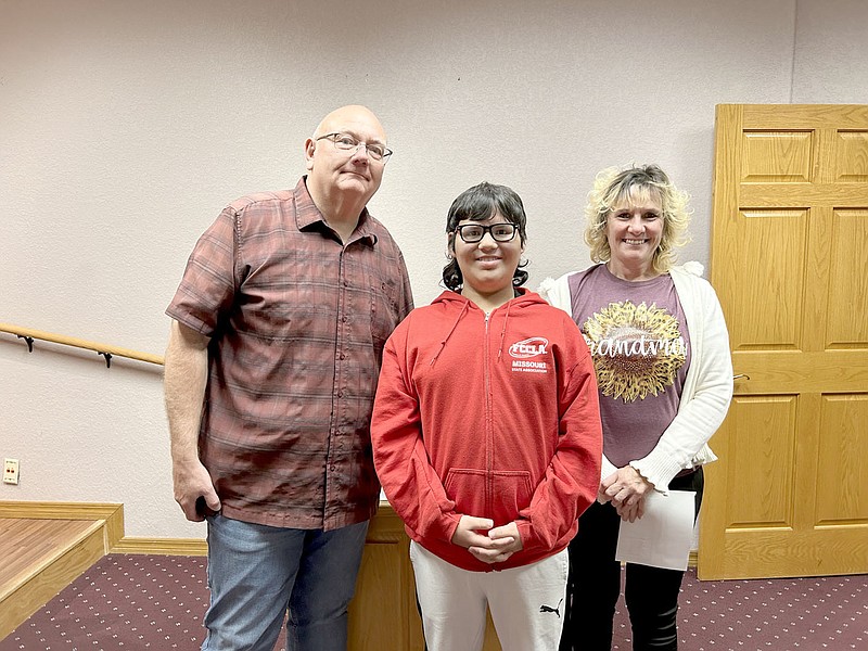 Rachel Dickerson/McDonald County Press
Pineville Mayor Gregg Sweeten (left) presented Tyler Luellen and mother, Carol Luellen, with a certificate for winning the Halloween decorating contest during the board of aldermen meeting on Tuesday. The winners also received $50.