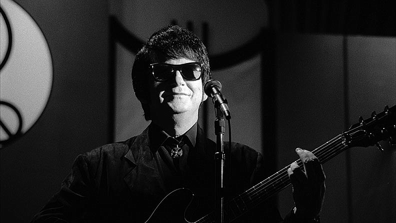 Roy Orbison hits the high notes during the 1987 concert special “Roy Orbison & Friends: A Black and White Night.” Arkansas PBS will broadcast the concert in all its lustrous glory Tuesday during its fundraising drive.
(Courtesy of Arkansas PBS)
