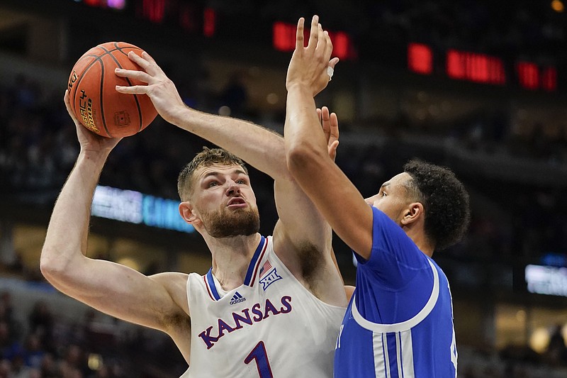 Kansas strengthens grip on No. 1 in men's basketball AP poll