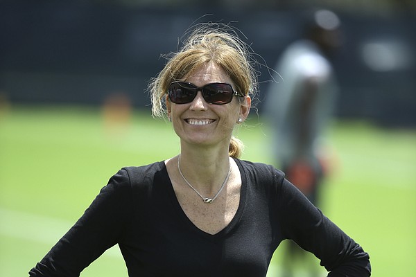 NFL's look changing as more women move into prominent roles at teams across league - Vimarsana News