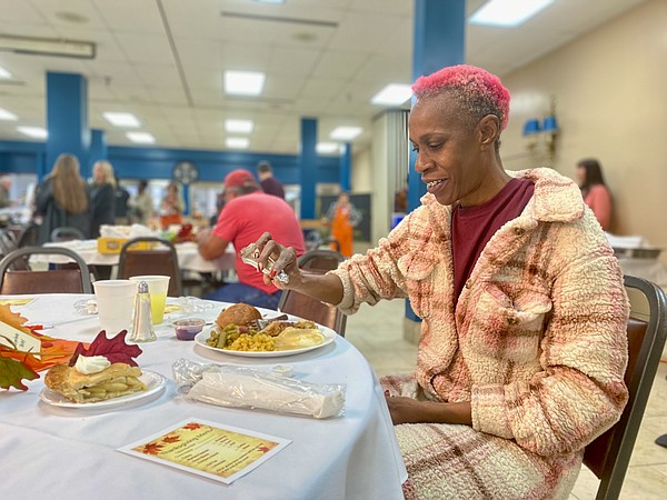 Volunteers, diners celebrate Thanksgiving at community meals | Jefferson City News Tribune - Vimarsana News