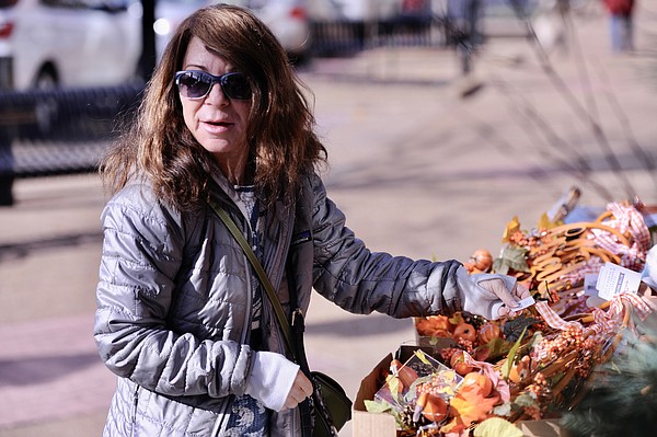 Online bargains don't deter local Black Friday shoppers | Jefferson City News Tribune - Vimarsana News