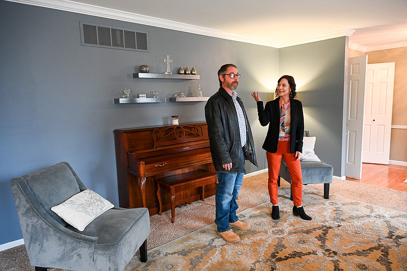 Julie Smith/News Tribune
Realtor Donna Porter talks to Damion Gerlt about some of the features of a home for sale Thursday during an agent open house at the west end residence. Both work for Associated Real Estate Group, where Gerlt is a broker salesperson.