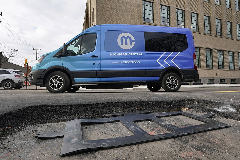 New technology installed beneath Detroit street can charge electric