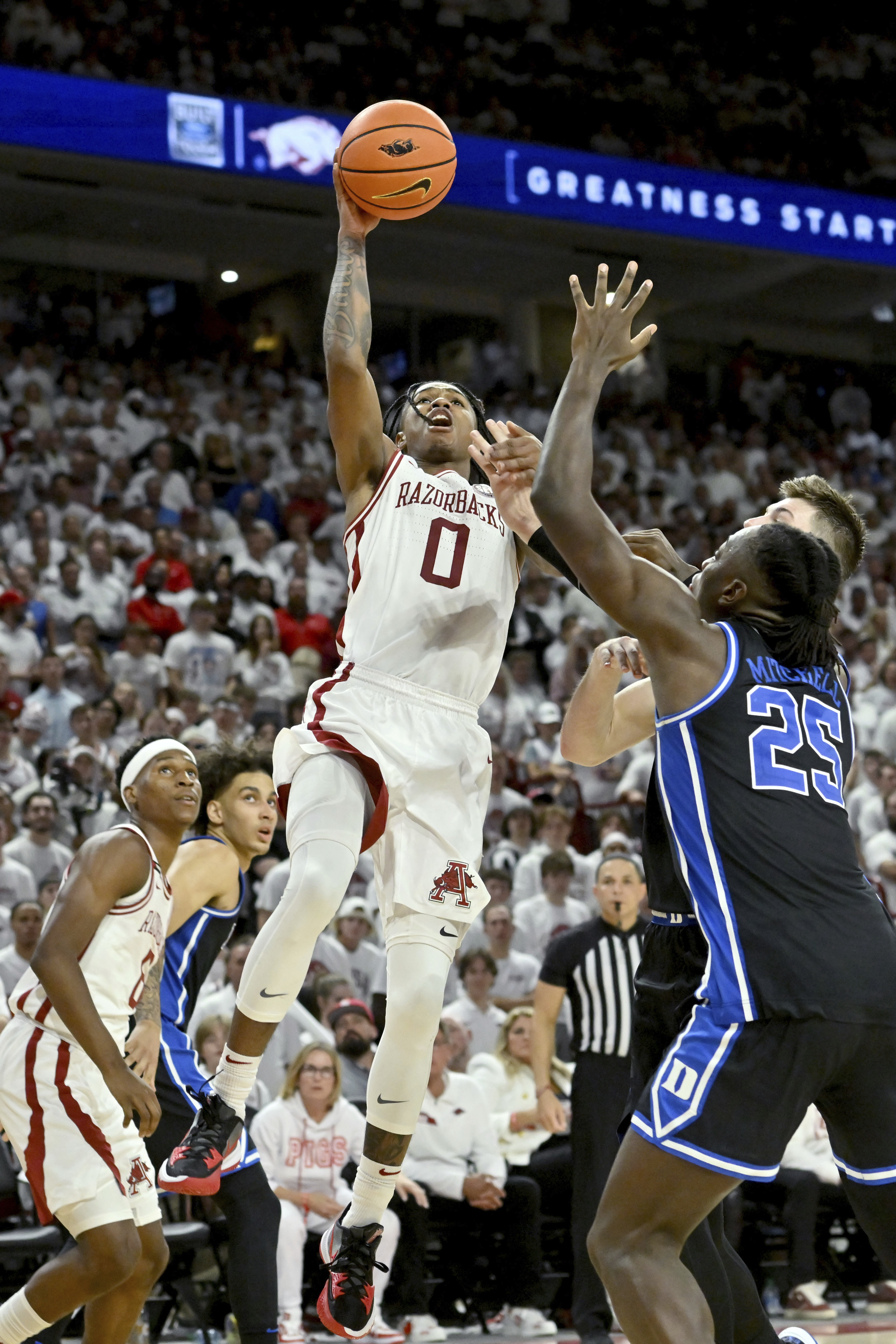 Arkansas G Tramon Mark released from hospital after late-game scare