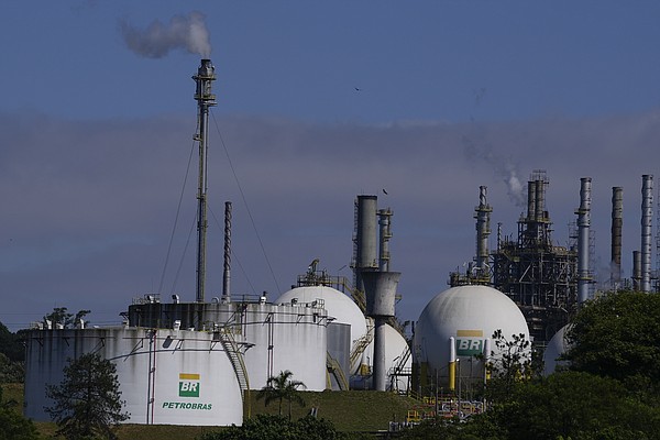 Oil companies pledge to combat methane; environmentalists call it a "smokescreen" - Vimarsana News