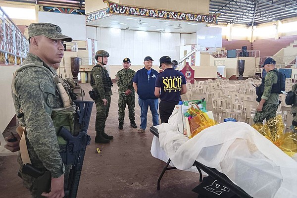 Blast at Philippines Mass kills 4 people; scores hurt | The Arkansas Democrat-Gazette - Vimarsana News