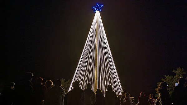 Families remember lost loved ones at annual tree lighting | Jefferson City News Tribune - Vimarsana News