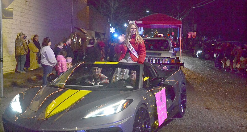 Annette Beard/Pea Ridge TIMES
Kayleigh Mathis, Miss Pea Ridge 2023, joined in the festivities Saturday, Dec. 2, 2023, riding in the Christmas parade, turning on the lights and joining Santa for a photograph.  For more photographs, go to the PRT gallery at https://tnebc.nwaonline.com/photos/.