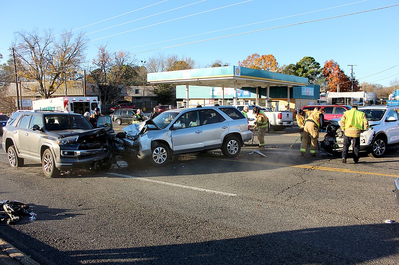 Four people injured in threevehicle wreck Monday morning Hot Springs Sentinel Record