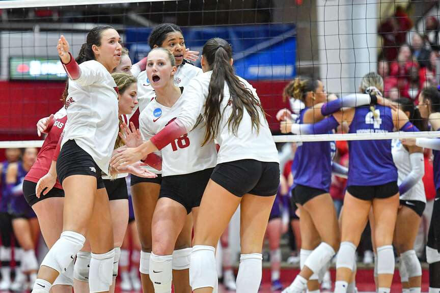 COLLEGE VOLLEYBALL: Razorbacks reach regional semifinals for first time ...