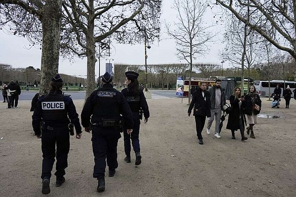 Police insist Paris is safe after attack | Northwest Arkansas Democrat-Gazette - Vimarsana News