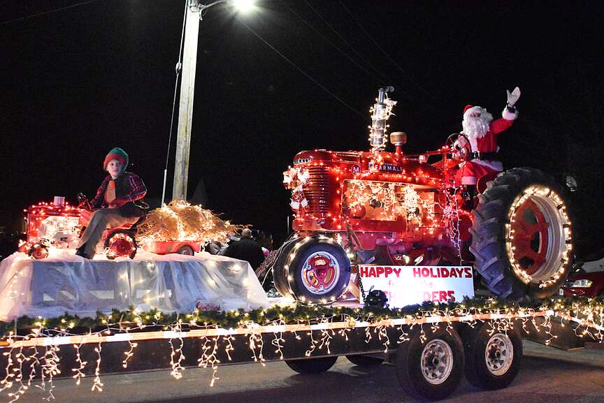 Russellville AgriLeaders Christmas Parade brings people together
