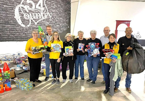 Callaway County Mizzou Alumni assist with Adopt-a-Family - Vimarsana News