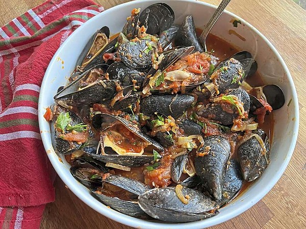 COOKING FOR TWO: Spicy Steamed Mussels with 'Nduja complete feast | Northwest Arkansas Democrat-Gazette - Vimarsana News