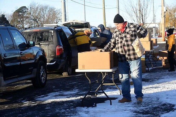 Bentonville Kiwanis Club moves date for food box giveaway | Northwest Arkansas Democrat-Gazette - Vimarsana News