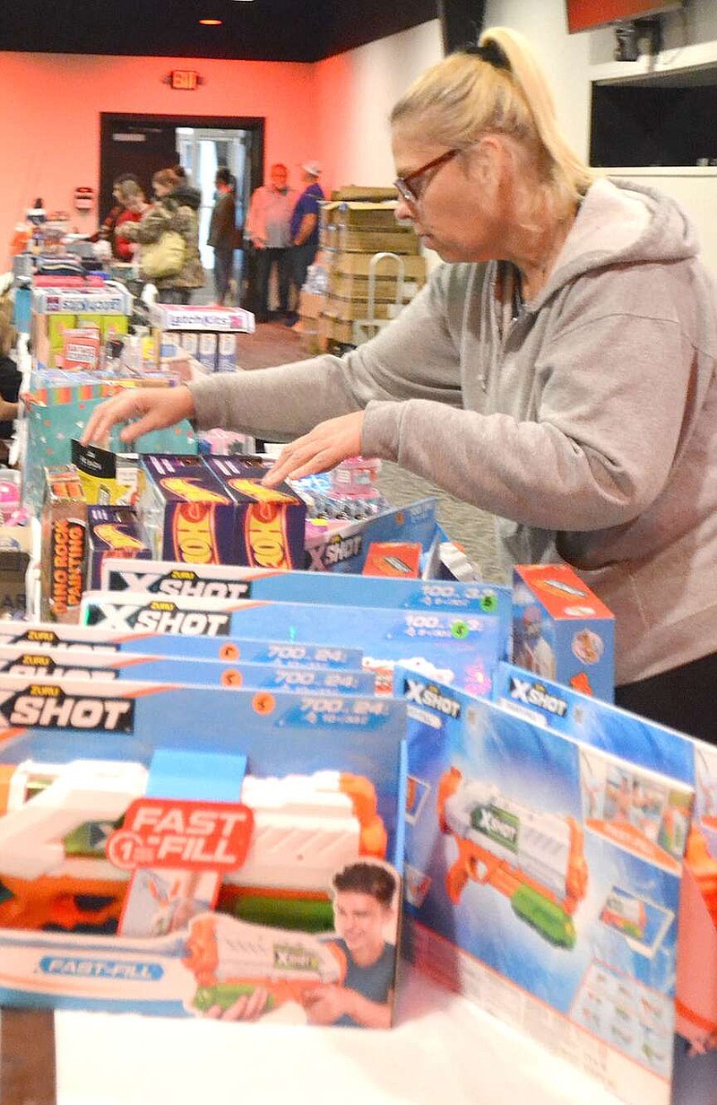 Annette Beard/Pea Ridge TIMES
Shoppers at the Wonderland Toy Express at the Ridge Church Saturday, Dec. 16, were able to provide gifts for 480 children, according to pastor David Austin.