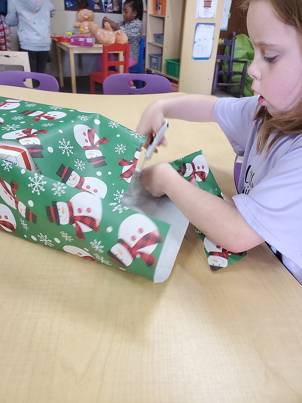 Gift wrapping at Smackover Pre-school - Vimarsana News