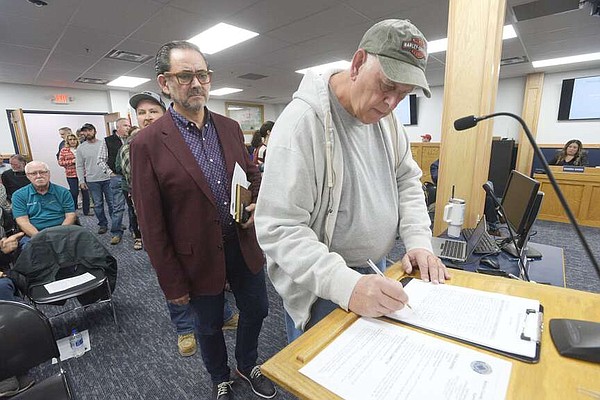 Benton County Planning Board denies battery energy storage facility on Bethlehem Road near Gravette in 6-1 vote | The Arkansas Democrat-Gazette - Vimarsana News